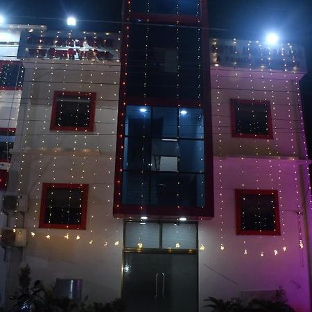 Hotel Awadh Palace Sahjanwa ภายนอก รูปภาพ