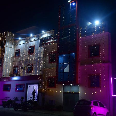 Hotel Awadh Palace Sahjanwa ภายนอก รูปภาพ