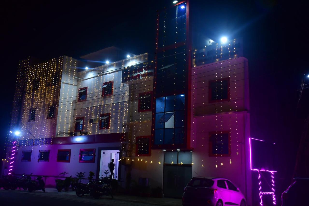 Hotel Awadh Palace Sahjanwa ภายนอก รูปภาพ