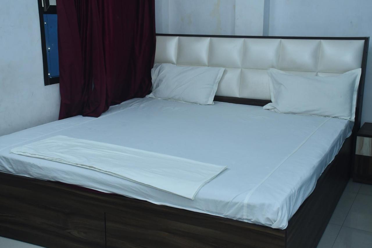 Hotel Awadh Palace Sahjanwa ภายนอก รูปภาพ