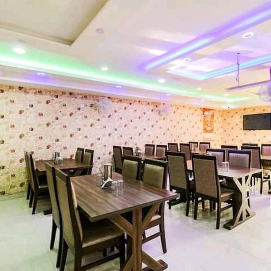 Hotel Awadh Palace Sahjanwa ภายนอก รูปภาพ